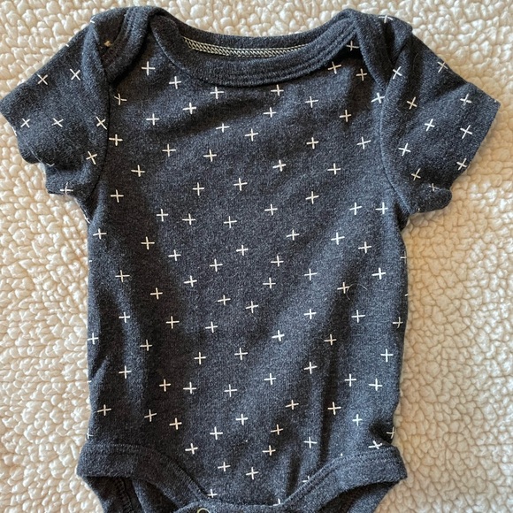 4 Cloud Island Newborn Onesies - Picture 4 of 9